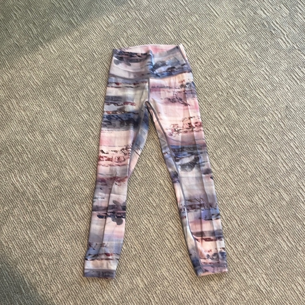 Lululemon Leggings. 7/8 colorful pattern